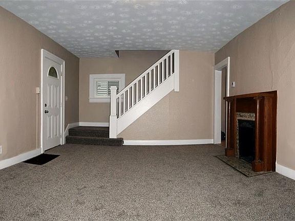 3rd image of 224 N Clairmont Ave