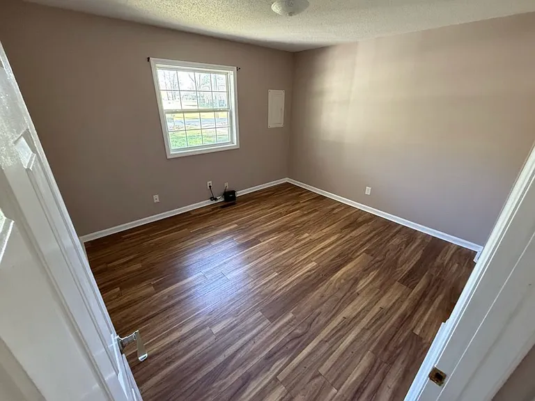 411 E Moore St — Photo 4