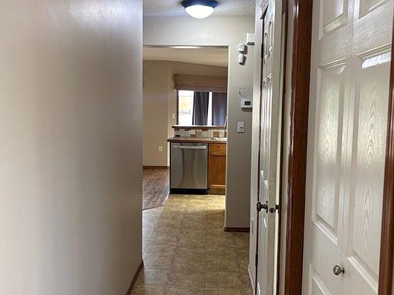 4th image of 11 SE Northlands Cres NE
