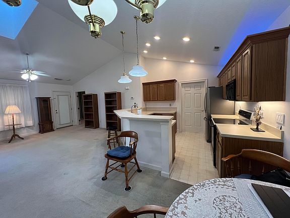 5th image of 35 Stone House Ct