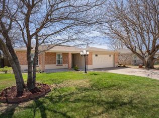 6811 Columbia Ln, Amarillo, TX 79109