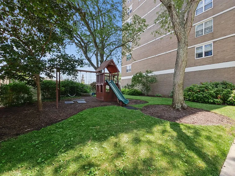 2332 Dana Ave — Photo 31