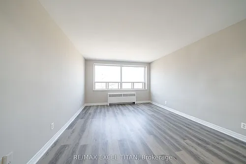 468 Ottawa St N Photo 1
