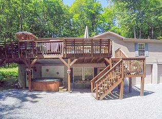 185 Tanglwood Dr, Greentown, PA 18426