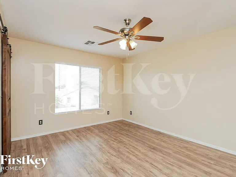 1730 E Maddison Cir — Photo 8