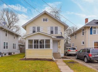 938 S 4th St, Aurora, IL 60505