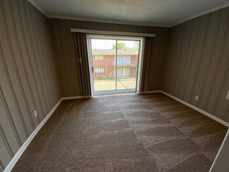 Cloverdale Estates — Photo 8