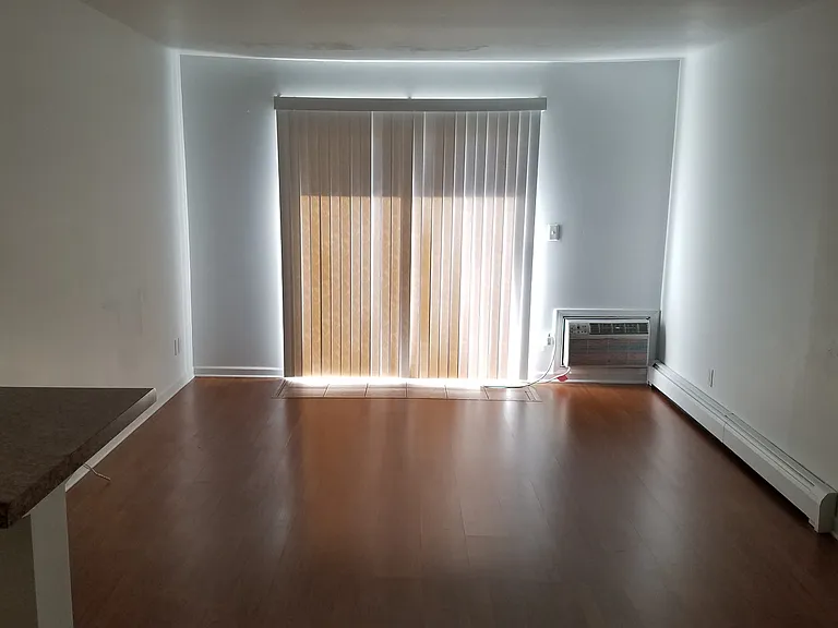 262 W Centralia St #5 — Photo 6