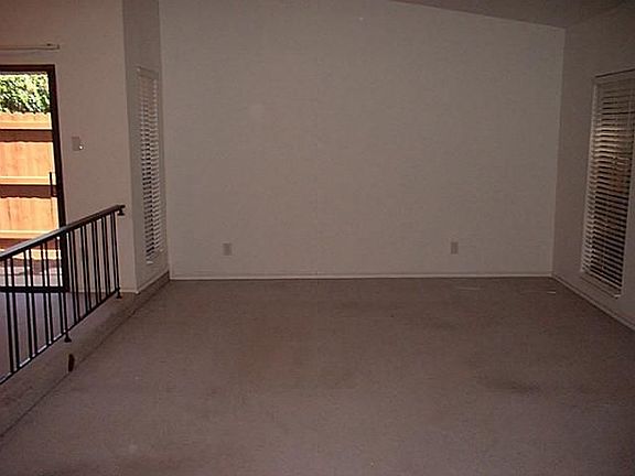 5th image of 4717 Roberts Dr