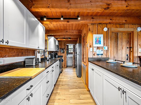 15th image of 1019 Moonside Ln