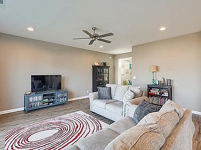 3rd image of 5561 Skyline Dr