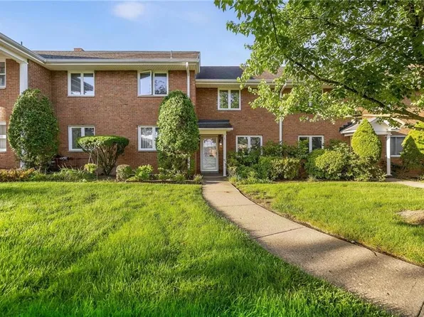 831 Alden Dr, Pittsburgh, PA 15220