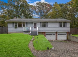 59 Swezey Ln, Middle Island, NY 11953