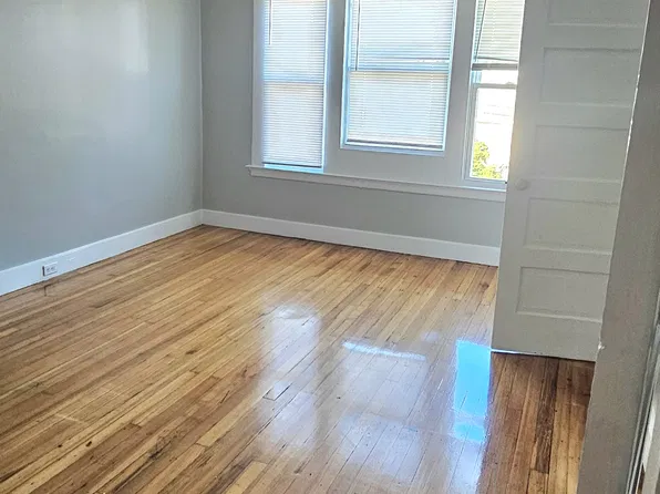 85 Hubinger St, New Haven, CT