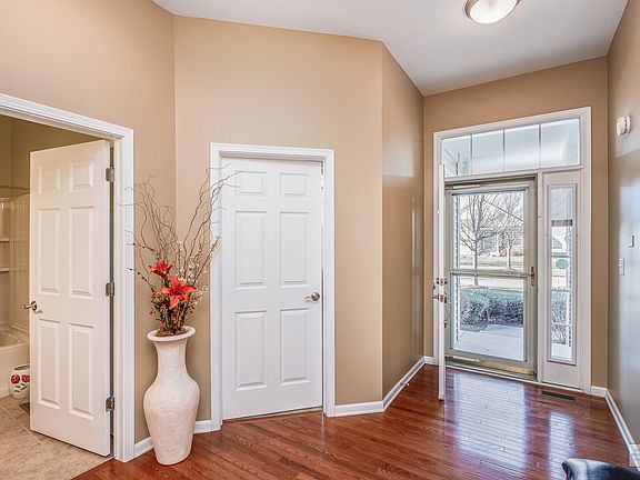 Foyer providing view of2nd bedroom & 2nd full bathroom