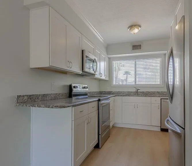 360 14th Ave S #E — Photo 10