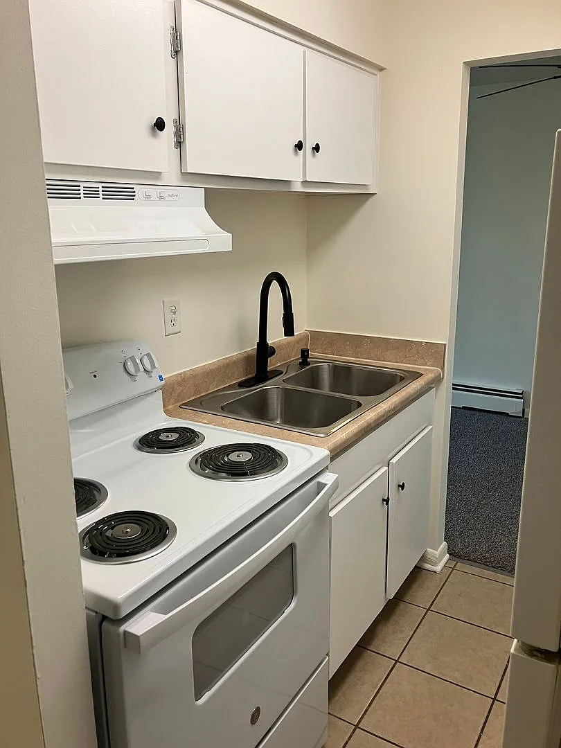 Convenient & Newly Updated 1-Bedroom Apartment Available Now! — Photo 2