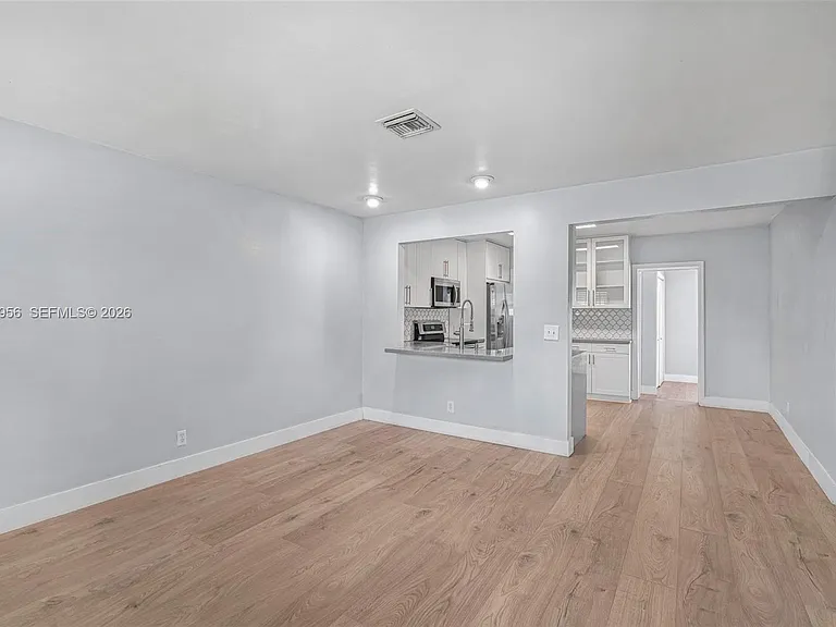 5001 SW 92nd Ter — Photo 4