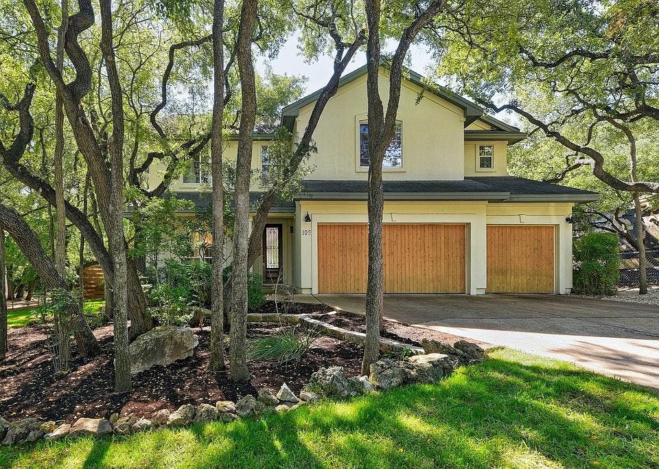 1st image of 109 W Spring Dr