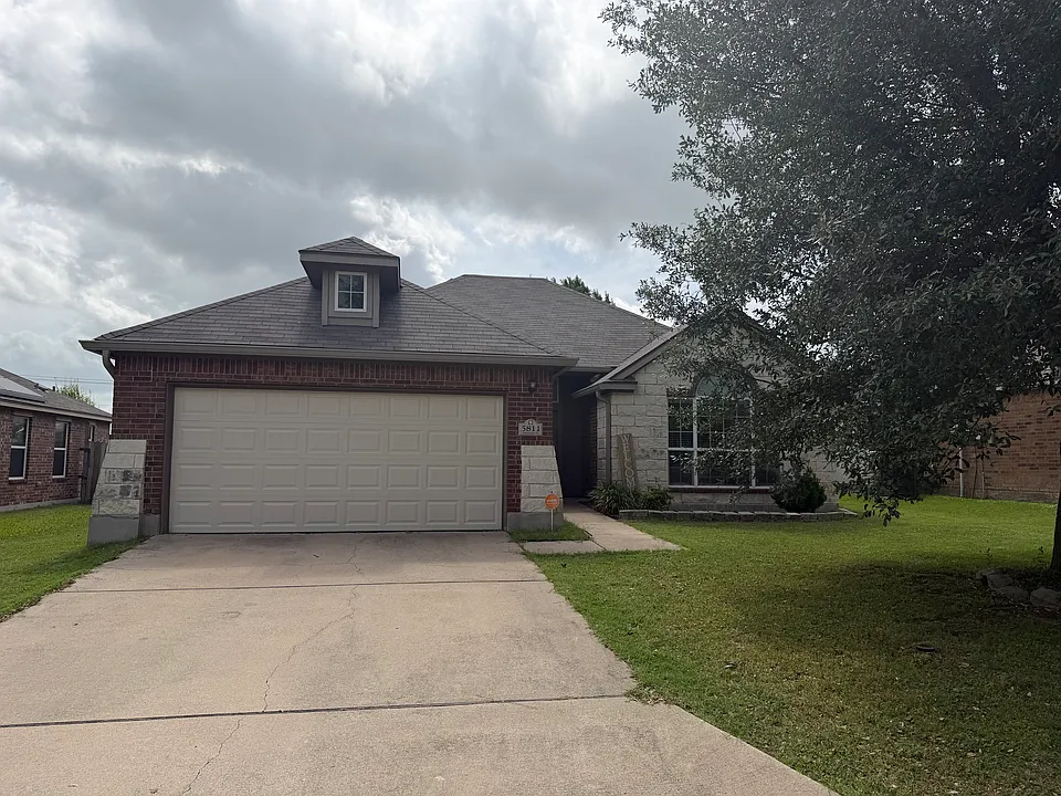 5811 Alexandria Dr