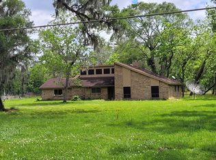 104 Rucks Dr, Angleton, TX 77515