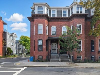 284 K St #2, South Boston, MA, 02127