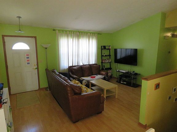 4th image of 56796 Meadow Glen Dr