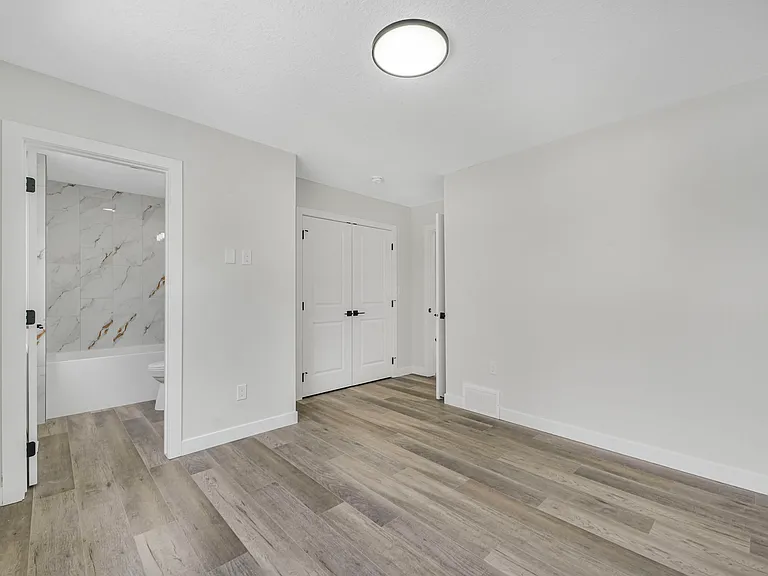 12021 95a St NW — Photo 34