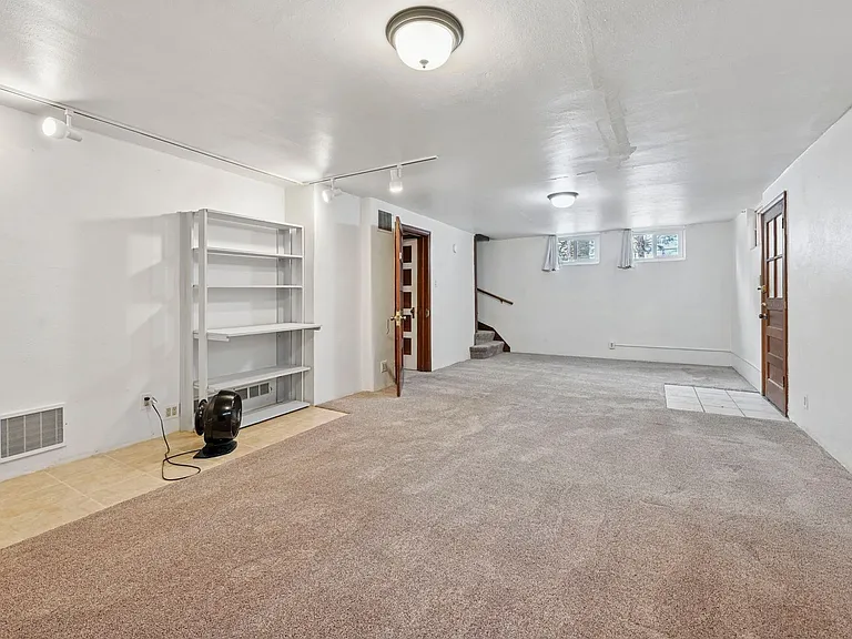 1318 E Willamette Ave — Photo 12