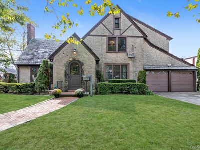 37 Massachusetts Boulevard, Floral Park, NY, 11001