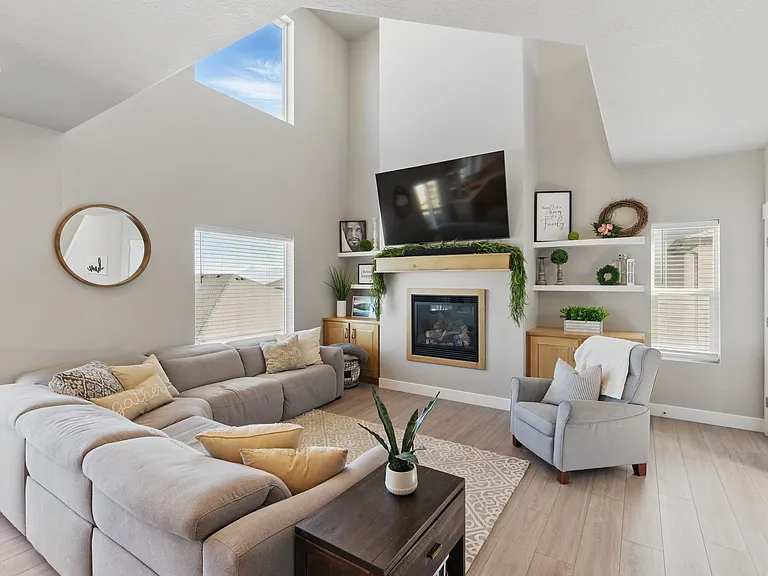 1147 N Carriage Ln — Photo 3