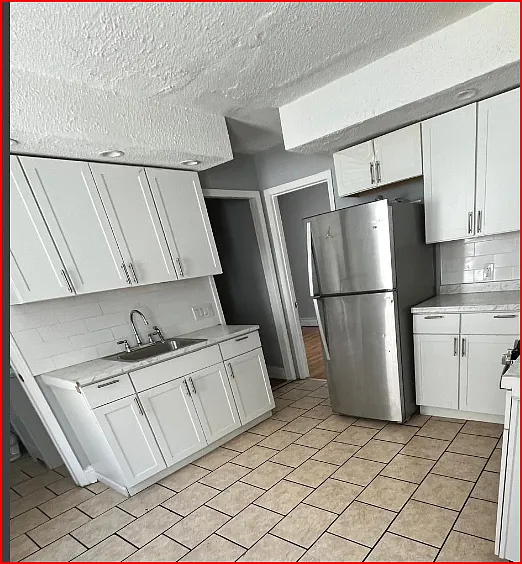 4 bed, $2,500 — Photo 1
