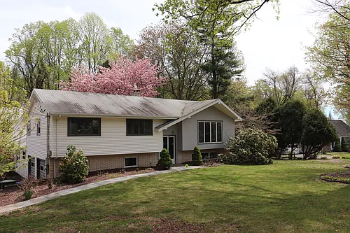 442 Surrey Ln #A Photo 1