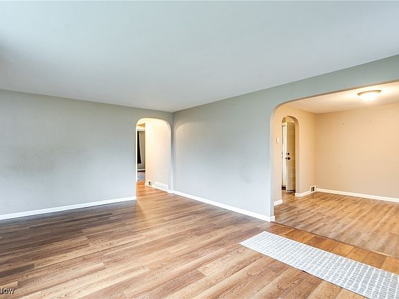 5th image of 160 11th St NE