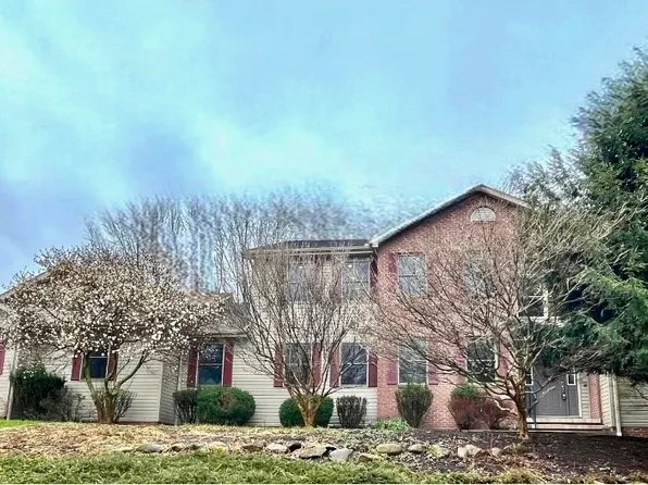 630 Rustic Knoll Dr, Kent, OH 44240