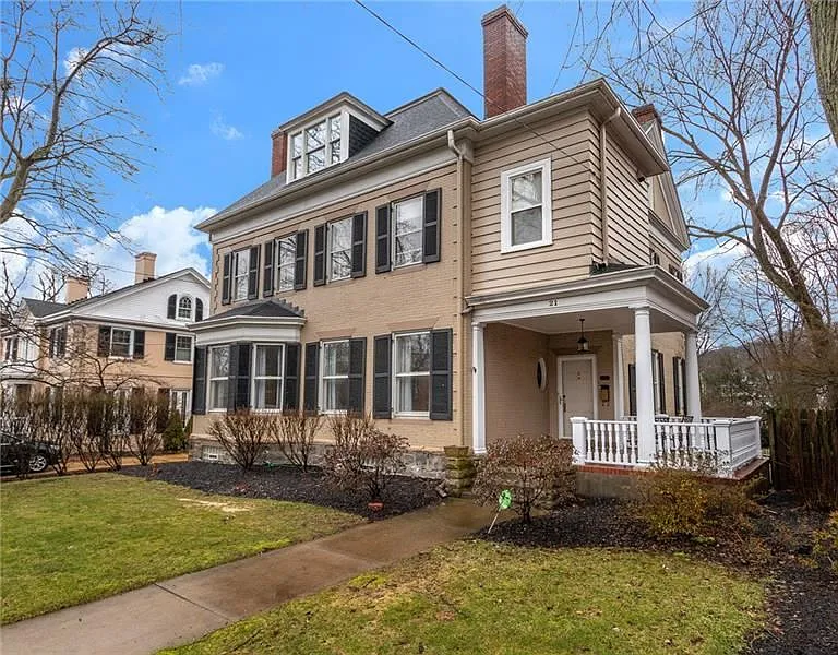 21 Thorn St photo 1