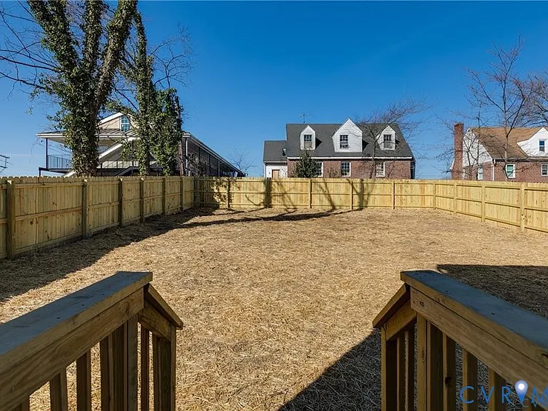 3107 Columbia St — Photo 11