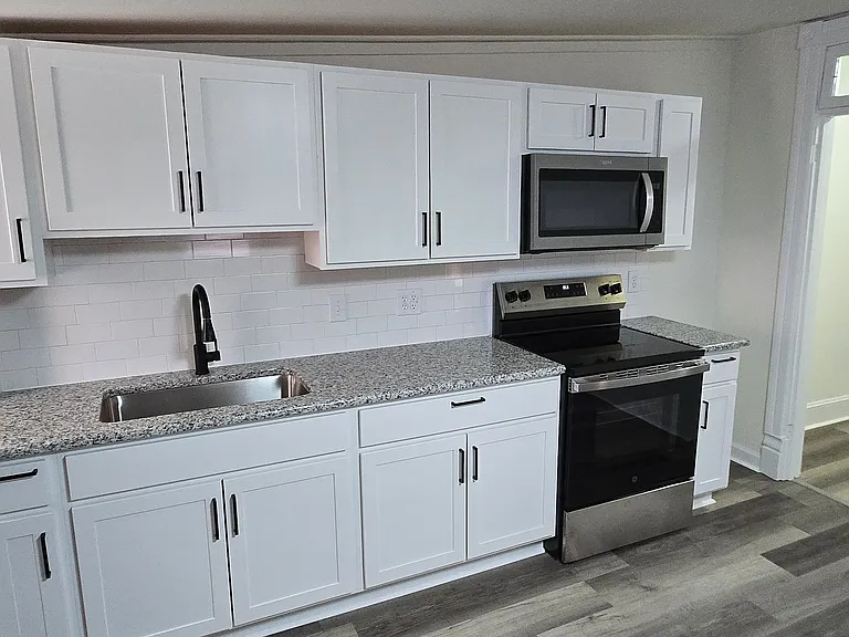213 W Market St #3 — Photo 8