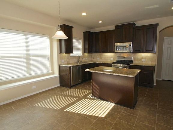 4th image of 1513 Castle Creek Dr