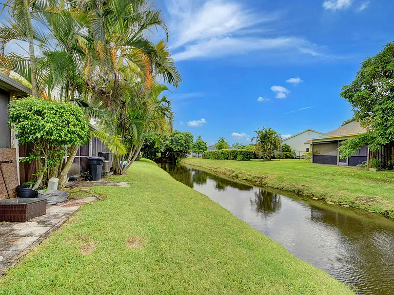 11862 Brier Patch Ct E — Photo 32