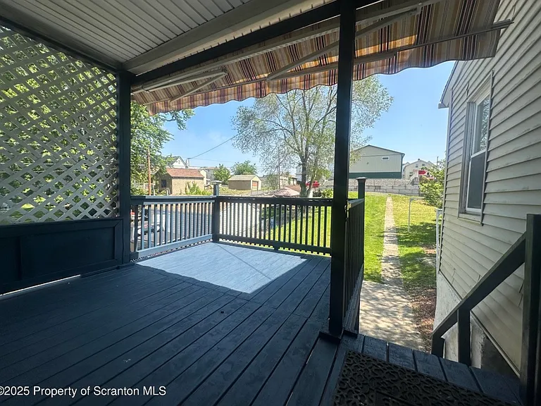 821 Maple St — Photo 14