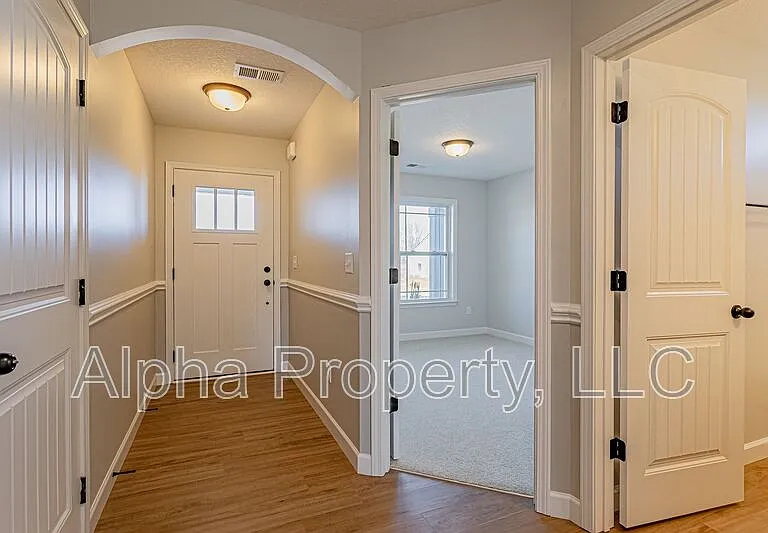 2204 Davenport Ct — Photo 4