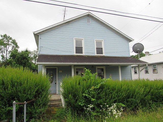 1st image of 421 1st St