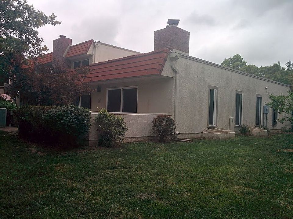 2nd image of 12 E Via Roma Dr