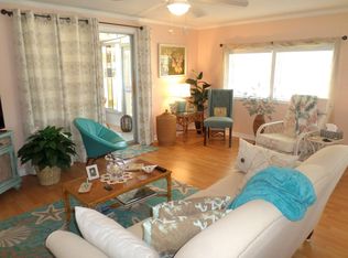 8392 Old Salem Dr, Sarasota, FL 34238