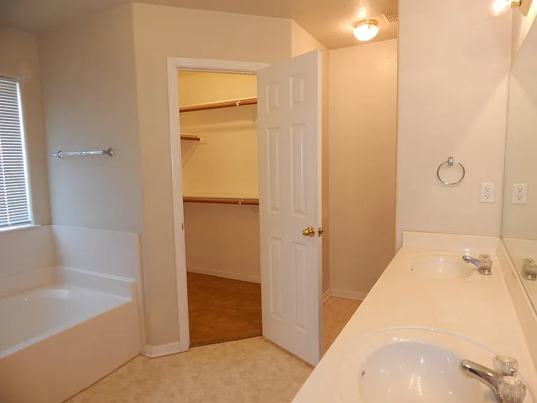 106 Cedar Ridge Dr — Photo 17
