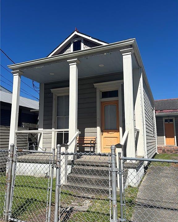 1st image of 8611 Oak St