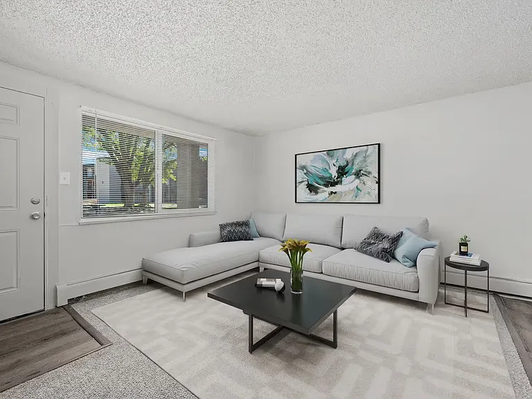 Sunstone Apartments — Photo 8