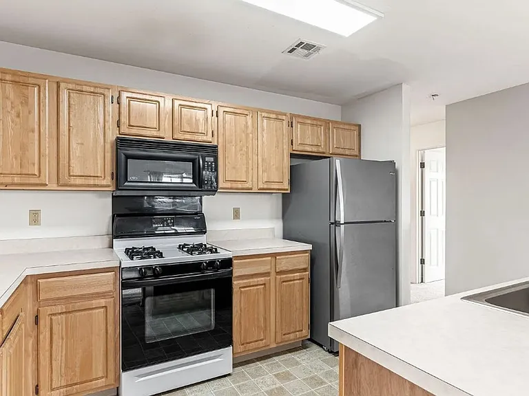 122 Sparrow Rd — Photo 4