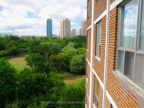 4th image of 10 Edgecliff Golfway #617